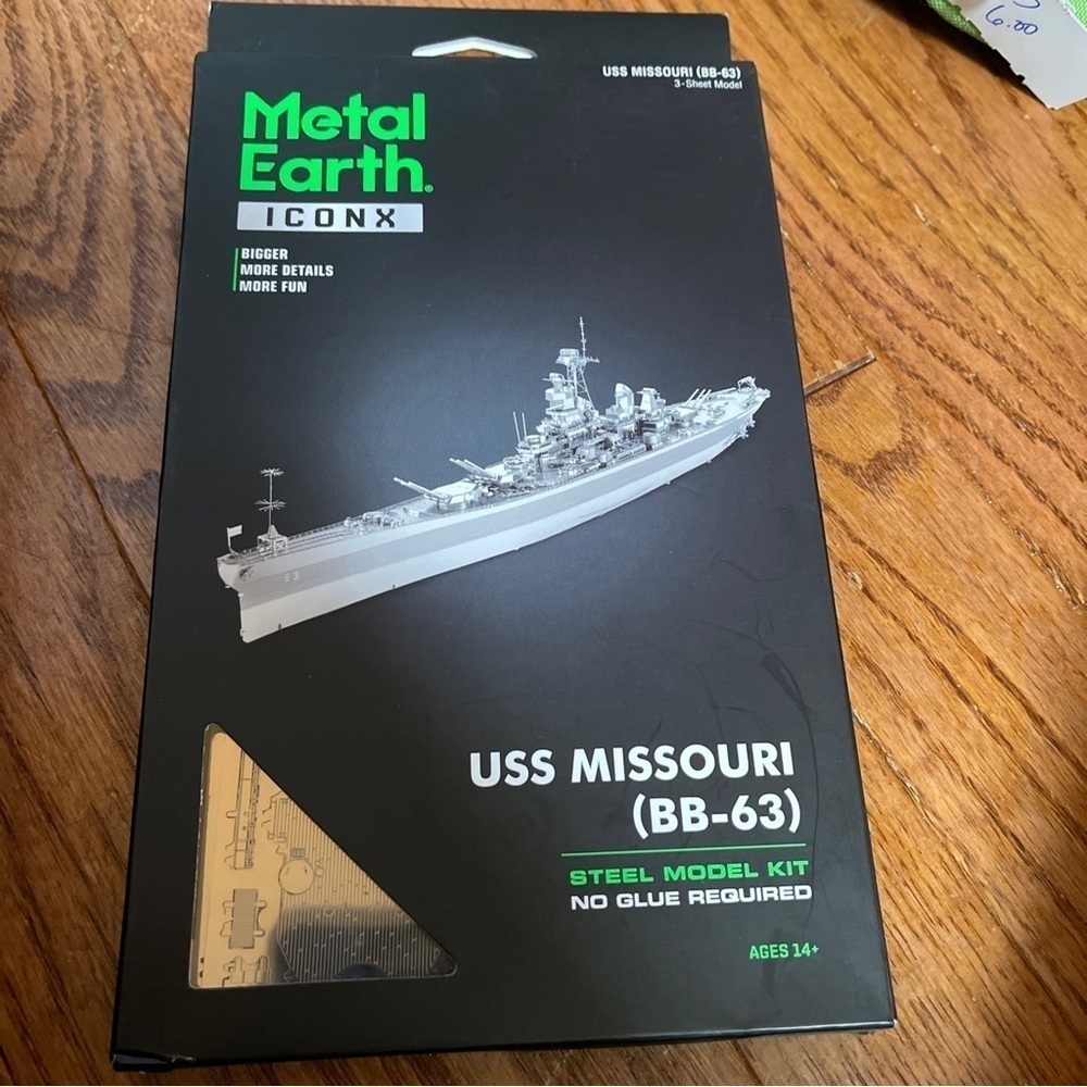 Fascinations Metal Earth ICONX USS Missouri BB-63 3D 3-Sheet Steel Model Kit